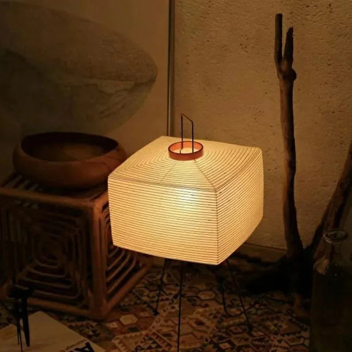Gulvlampe i papir i moderne stil