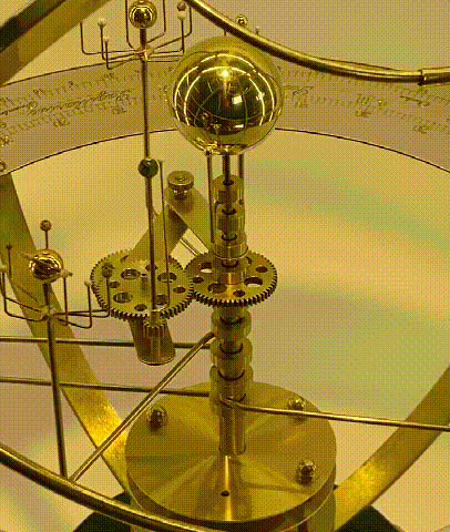 Stort orrery-model af solsystemet – detaljeret gengivelse af planeterne