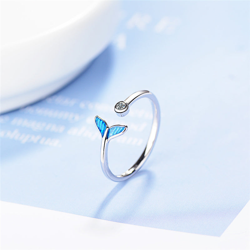 Sølvring med zirkonia og elegant bølgeform