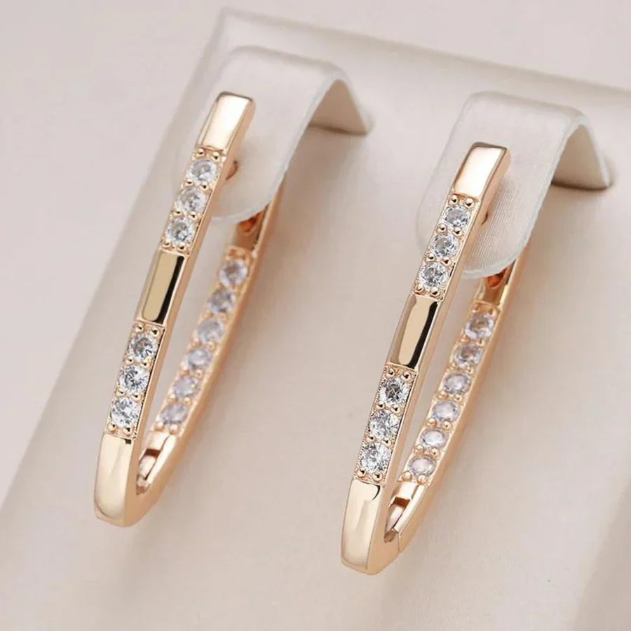 Elegante øreringe i hvidguld med funklende zirkonia