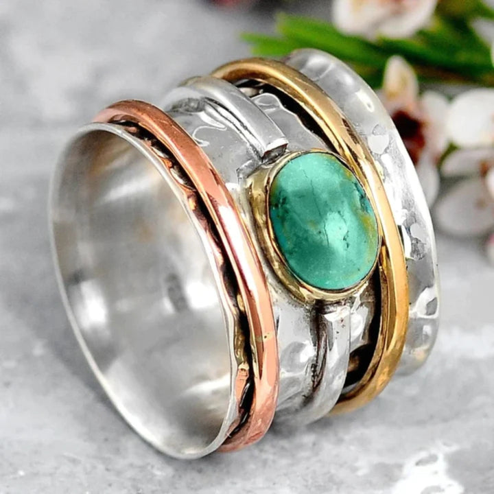 Elegant guldring med turkis og raffinerede detaljer