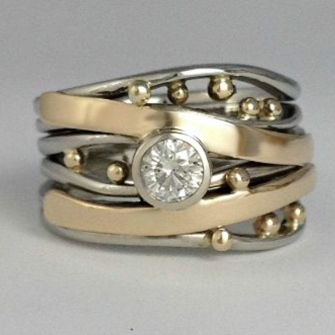 Elegant guldring med zirkonia i vintagestil