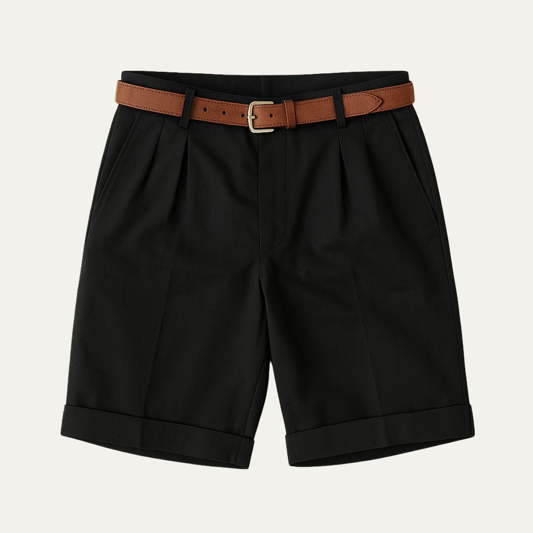 Klassiske chinoshorts til mænd med dobbelte læg og oprullet kant.