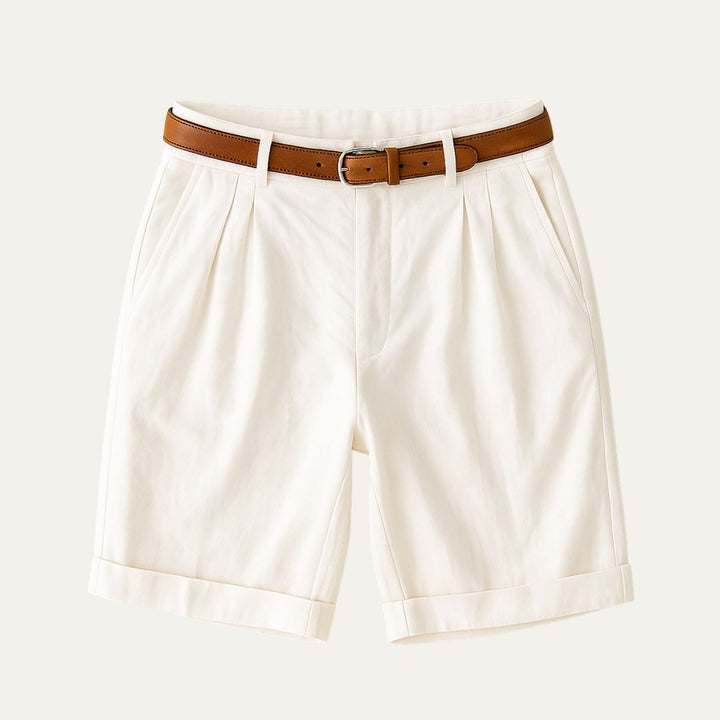 Klassiske chinoshorts til mænd med dobbelte læg og oprullet kant.