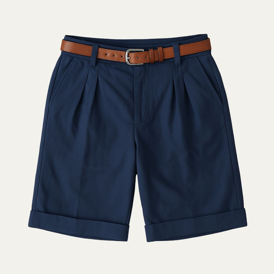 Klassiske chinoshorts til mænd med dobbelte læg og oprullet kant.