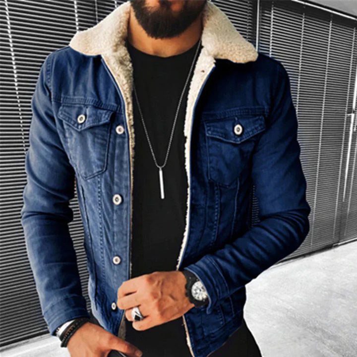 Tidløs denimjakke med klassisk pasform og urban coolness