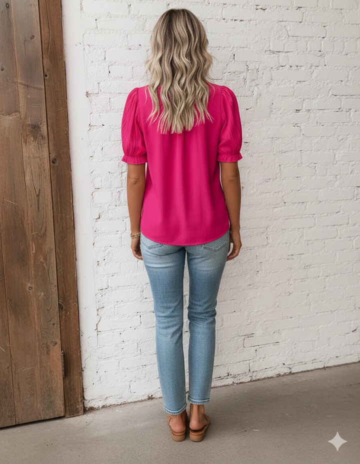Elegant blondebluse med V-hals