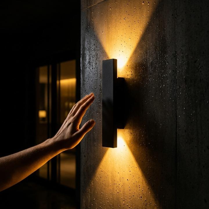 LED-udendørsvæglampe med op- og nedadgående lys – vejrbestandig, beskyttelsesklasse IP65