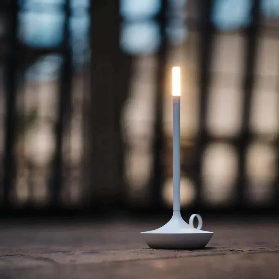 LumaGlow dæmpbar LED-stagelys – elegant og ledningsfri med lang batterilevetid