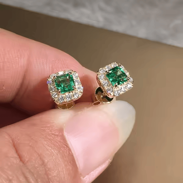 Elegante guldøreringe med et raffineret design