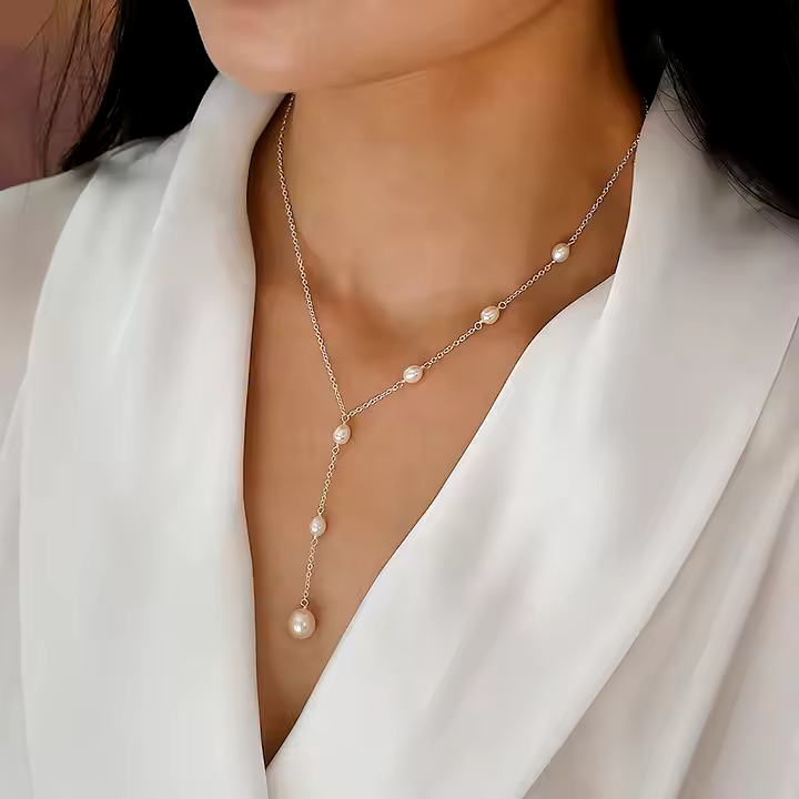 Elegant sølvhalskæde med vintagevedhæng