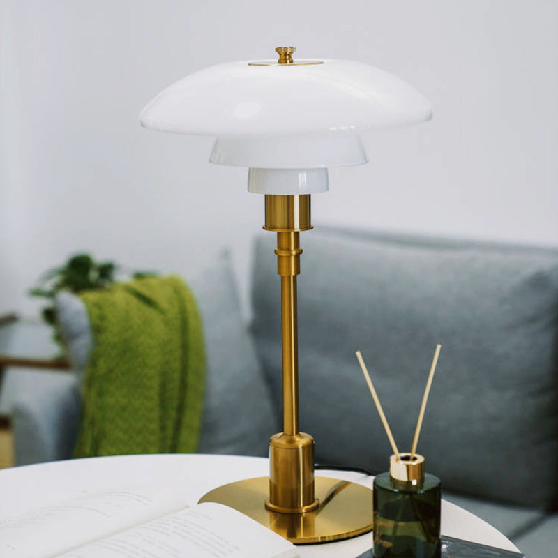 Bordlampe i dansk design