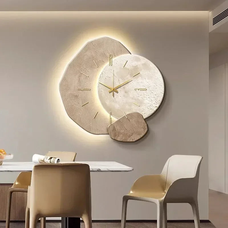 Moderne vægur med unikt design