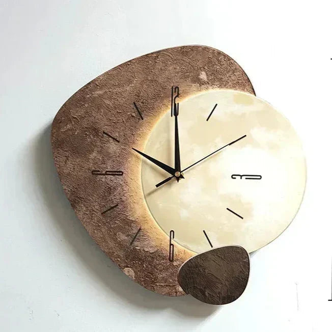 Moderne vægur med unikt design