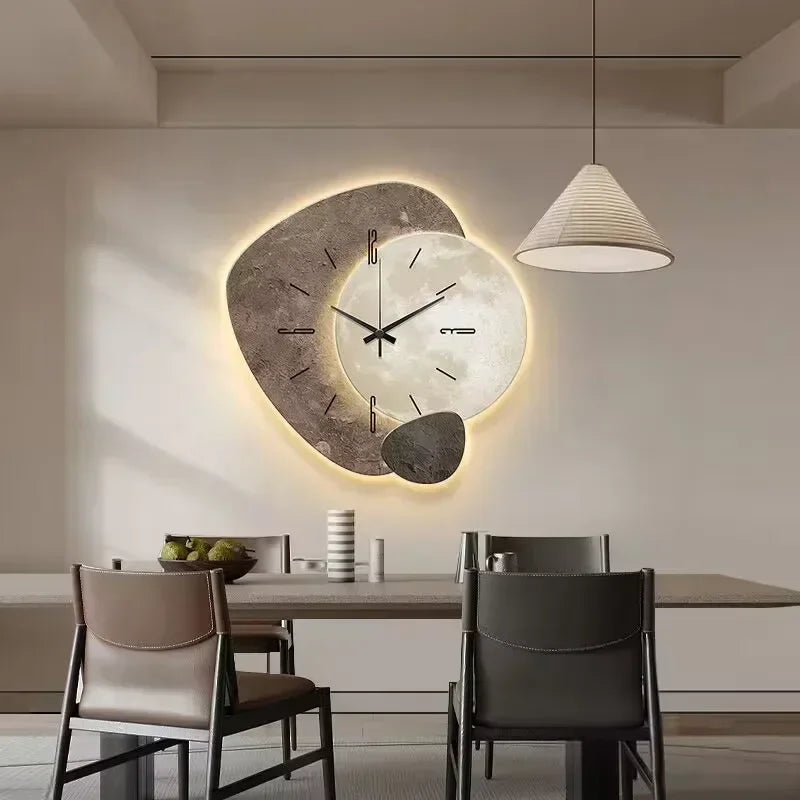 Moderne vægur med unikt design
