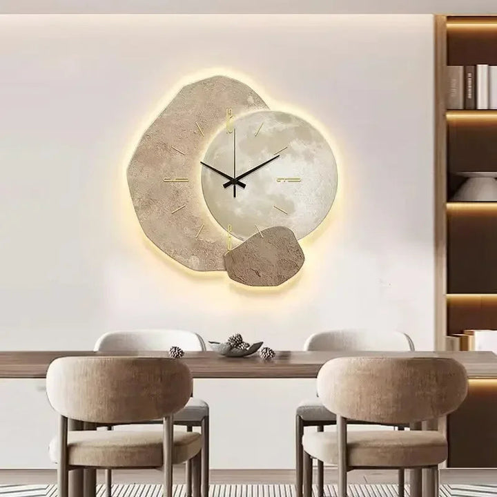 Moderne vægur med unikt design