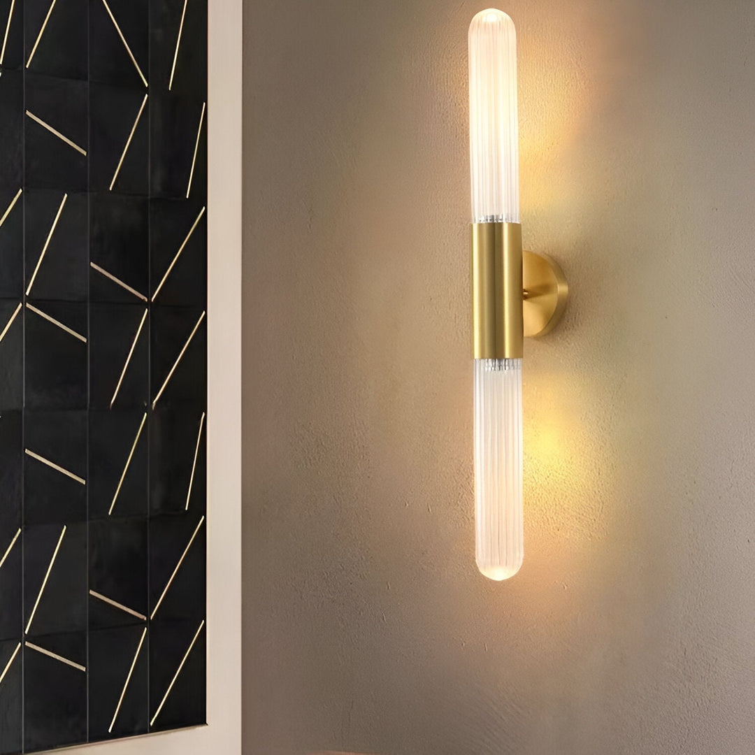 Nordisk Vægarmatur i Glas med Bølgemønster og Messing LED 1 lys