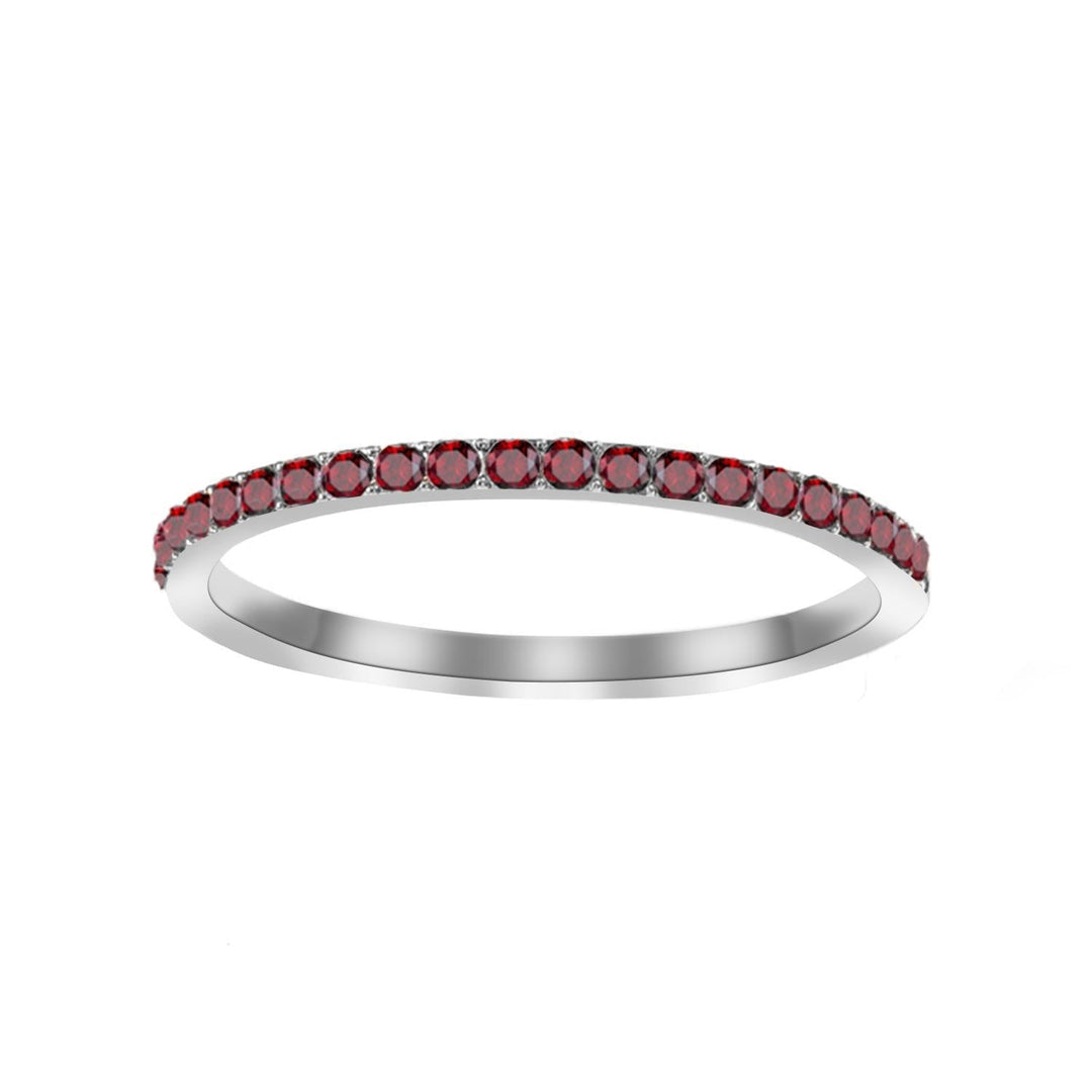Elegant ring i hvidguld med diskrete zirkoniadetaljer