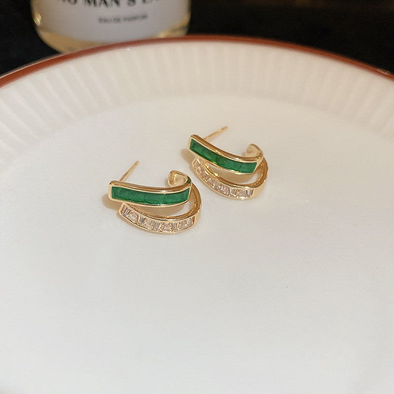 Elegante guldøreringe med blade