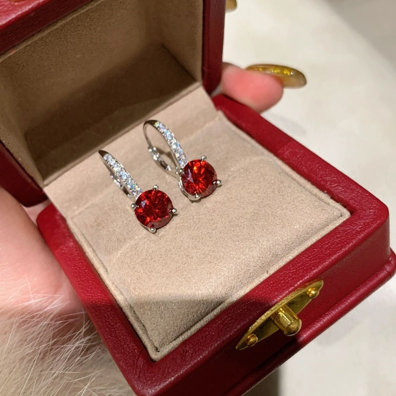 Elegante øreringe i hvidguld med raffinerede detaljer