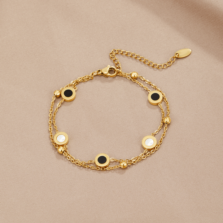 Elegant armbånd med onyx og hvide sten