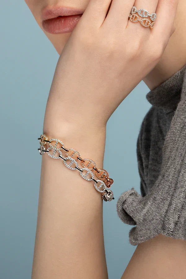 Blødt armbånd i hvidguld med delikate detaljer