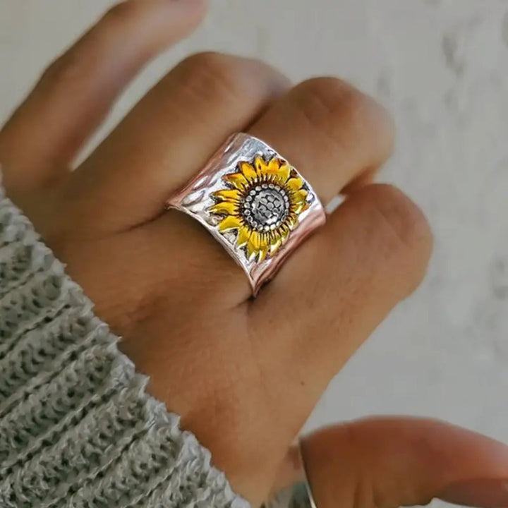 Sølvring med solsikkedesign