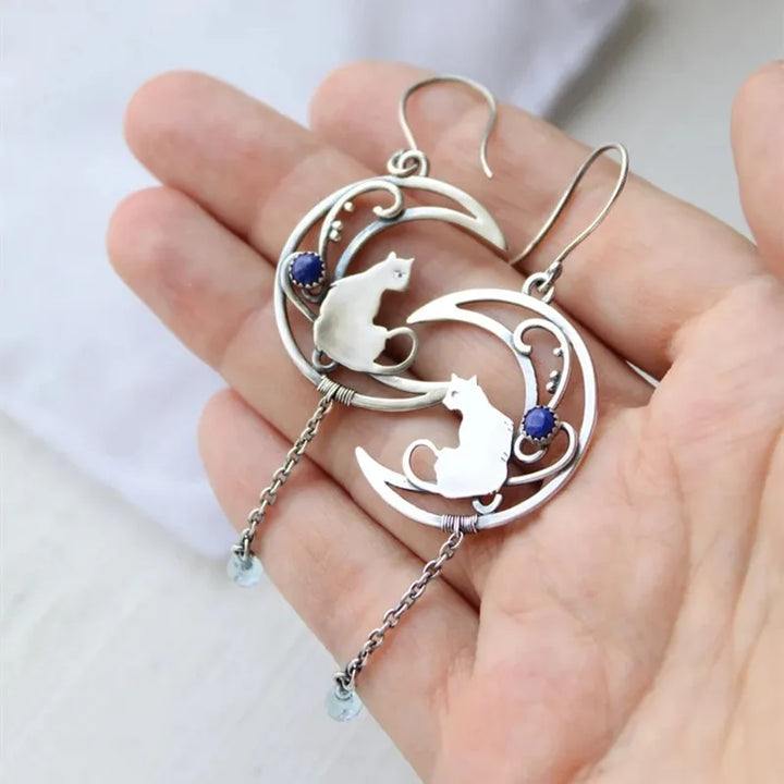 Måneskin Kat Øreringe – Vintage Halvmåne Design med Lapis Lazuli Ædelsten
