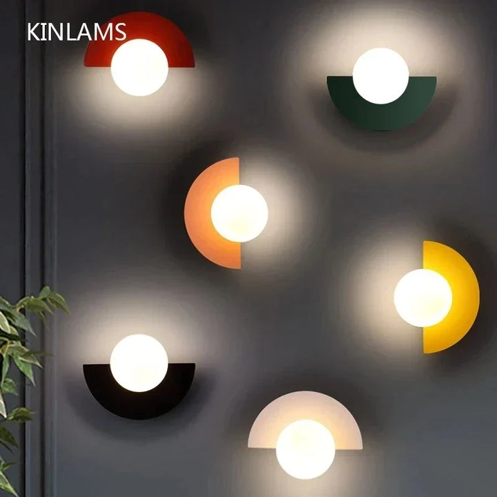 Moderne LED-væglampe i geometrisk halvcirkelstil