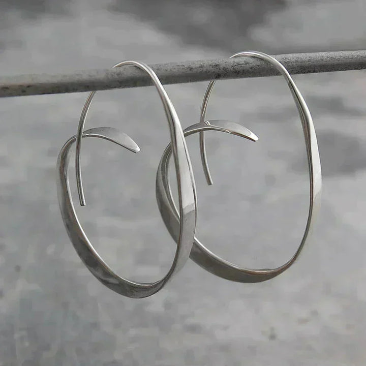 Elegante guldøreringe med en raffineret spiralform