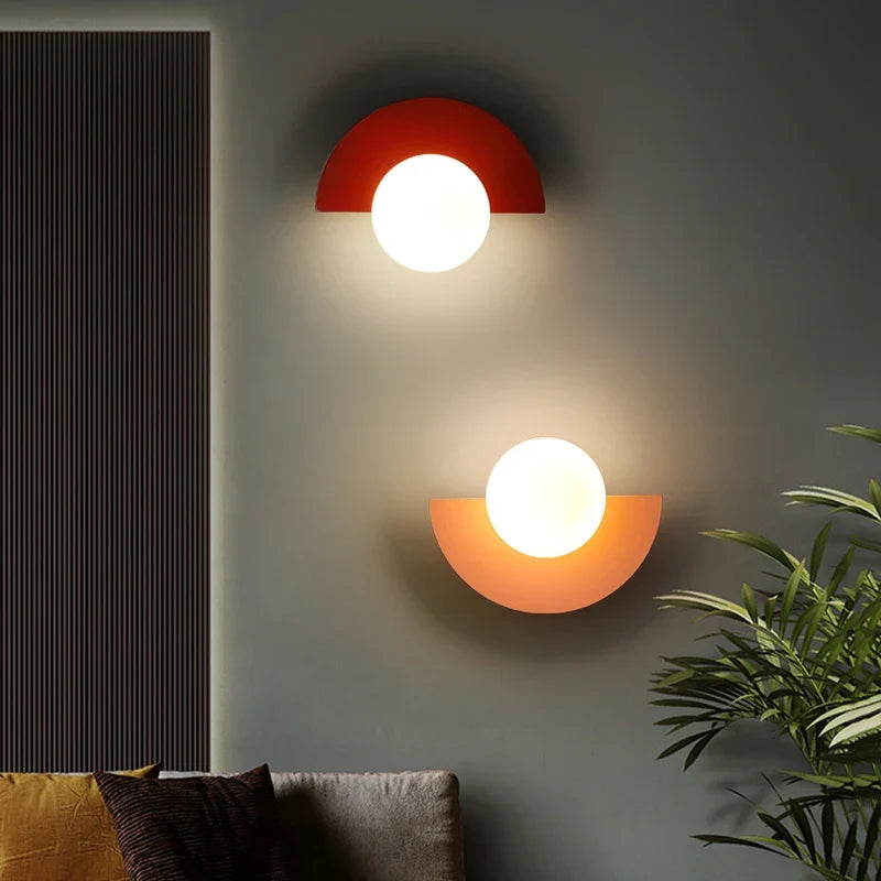 Moderne LED-væglampe i geometrisk halvcirkelstil
