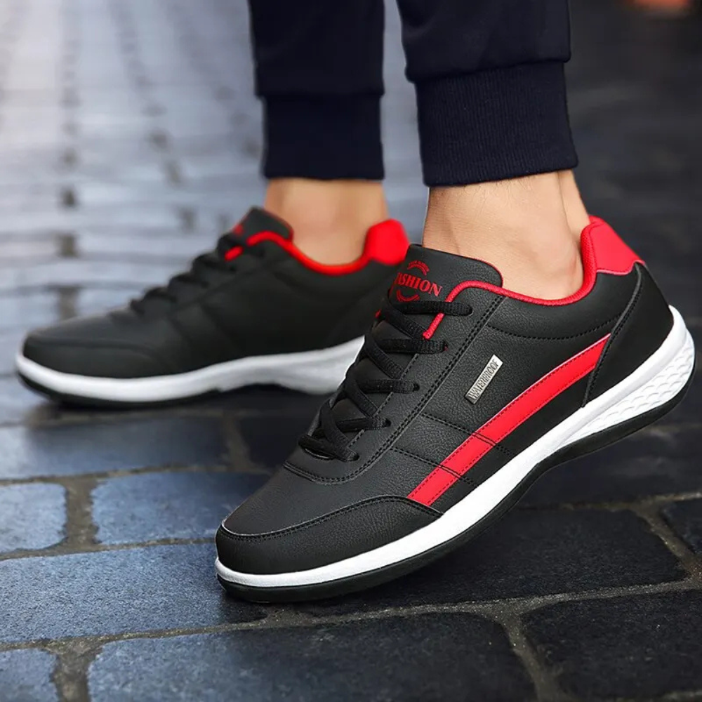 Elegante læder-sneakers til mænd med snøring foran og sidepanel