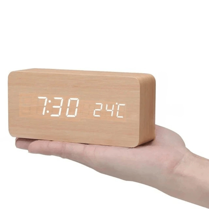 WoodSense LED-ur i træ – stemmestyring & stil til ethvert rum