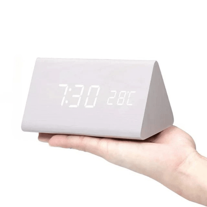 WoodSense LED-ur i træ – stemmestyring & stil til ethvert rum