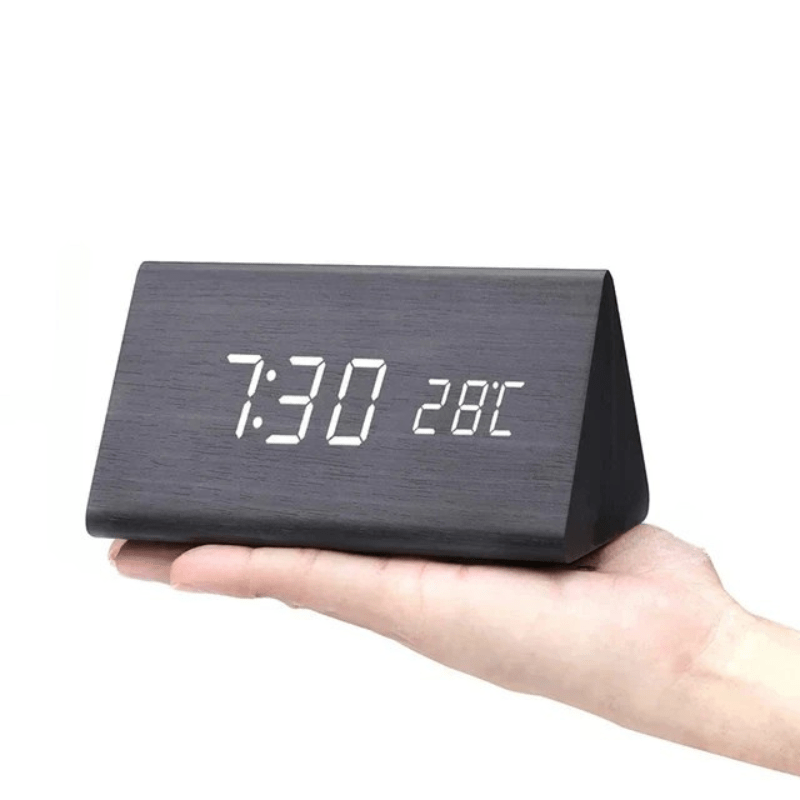 WoodSense LED-ur i træ – stemmestyring & stil til ethvert rum