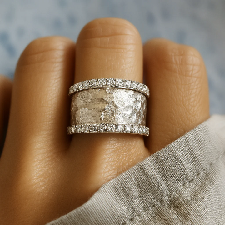 Elegant zirkoniaring med vintageudtryk