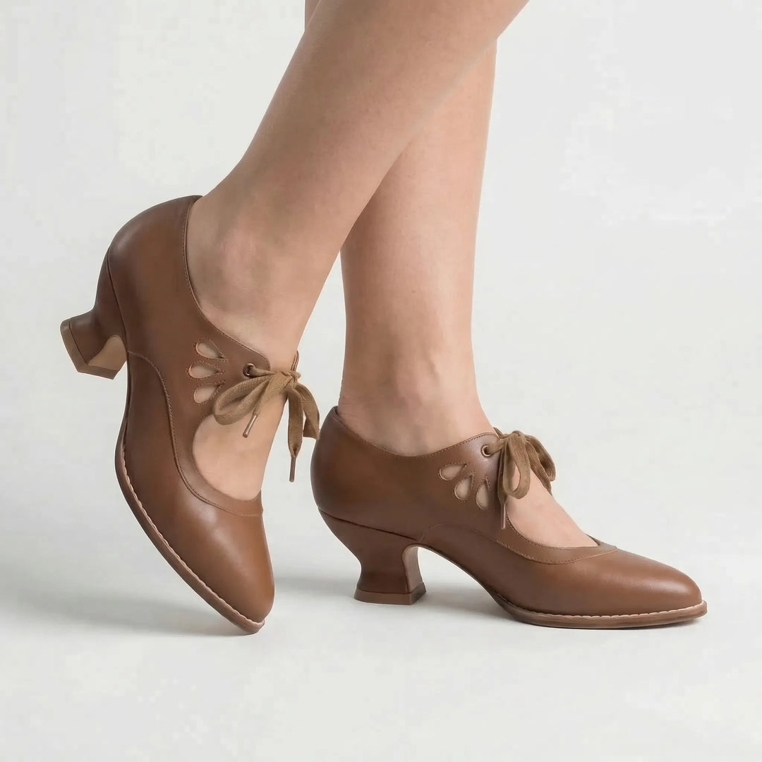 Vintageinspireret snørepump med hæl - Virginia