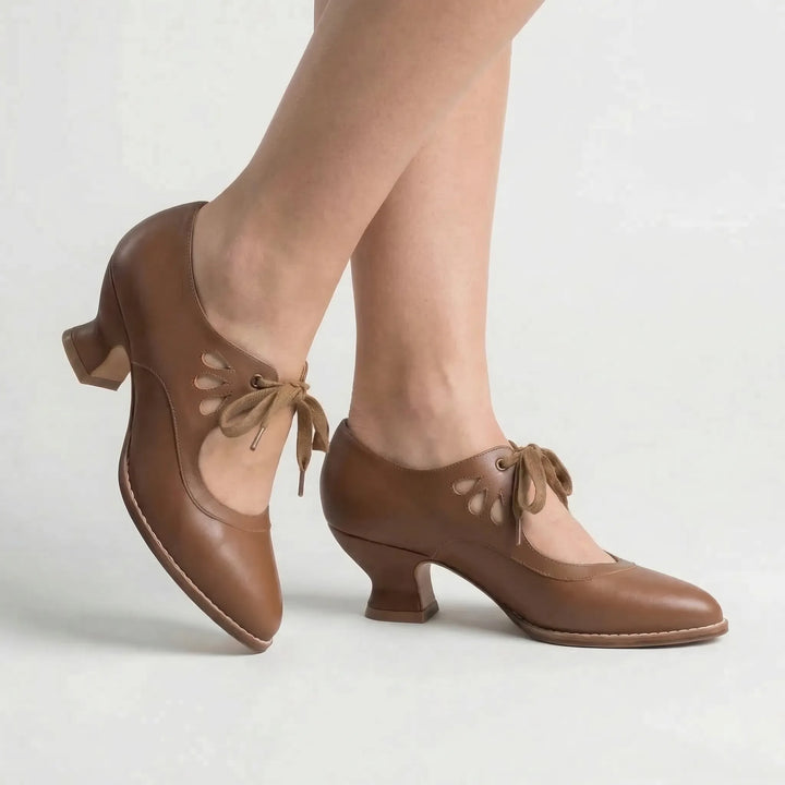 Vintageinspireret snørepump med hæl - Virginia