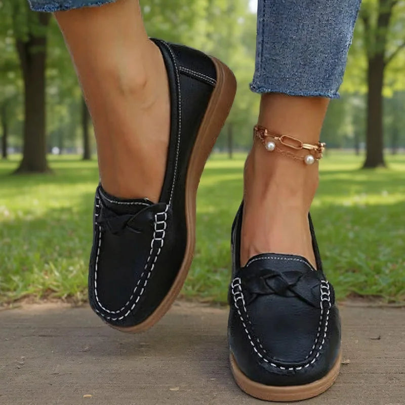 Ortopædiske slip-on-loafers i vid pasform med støtte til fodbuen og skridsikker sål