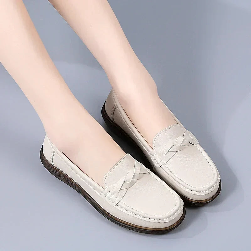 Ortopædiske slip-on-loafers i vid pasform med støtte til fodbuen og skridsikker sål