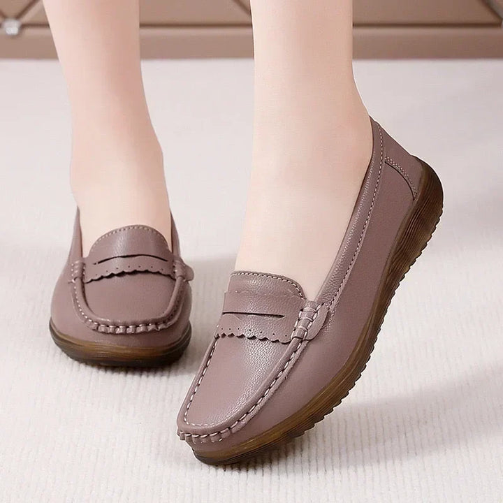 Ortopædiske slip-on-loafers i vid pasform med støtte til fodbuen og skridsikker sål