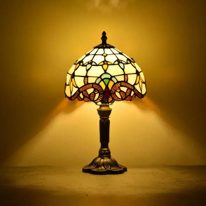 Antik lampe i farvet glas - Tidløs elegance & håndværk