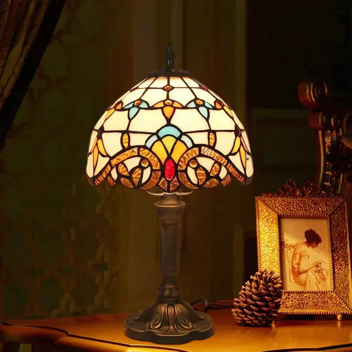 Antik lampe i farvet glas - Tidløs elegance & håndværk