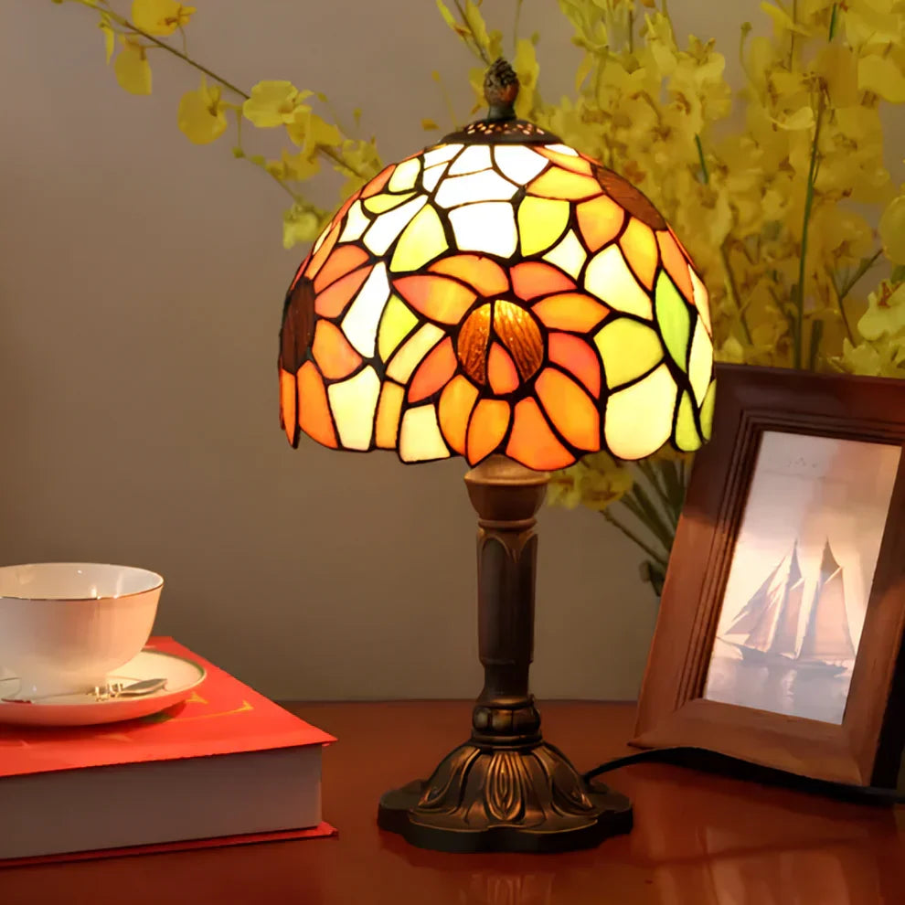 Antik lampe i farvet glas - Tidløs elegance & håndværk