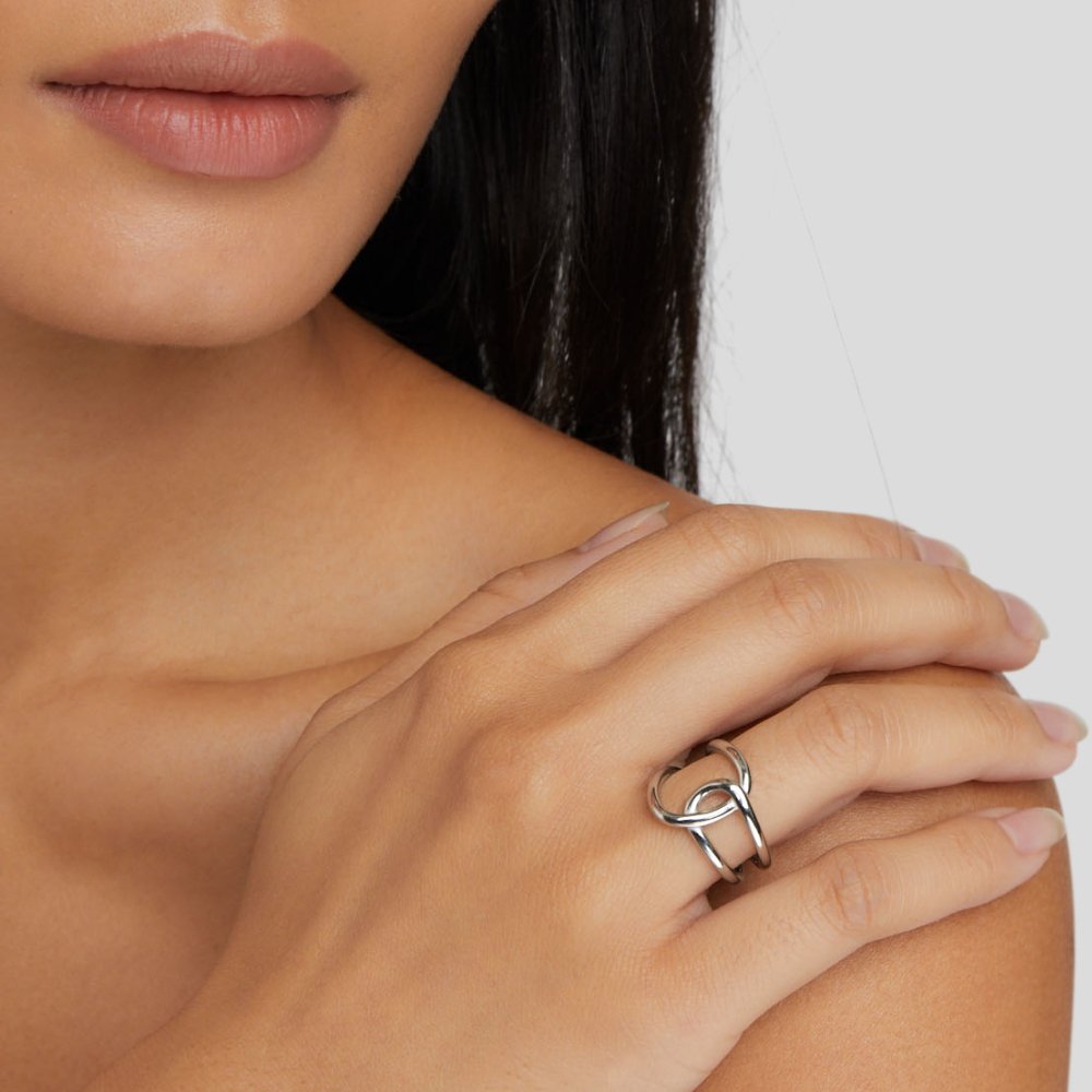 Elegant sølvring med raffineret design