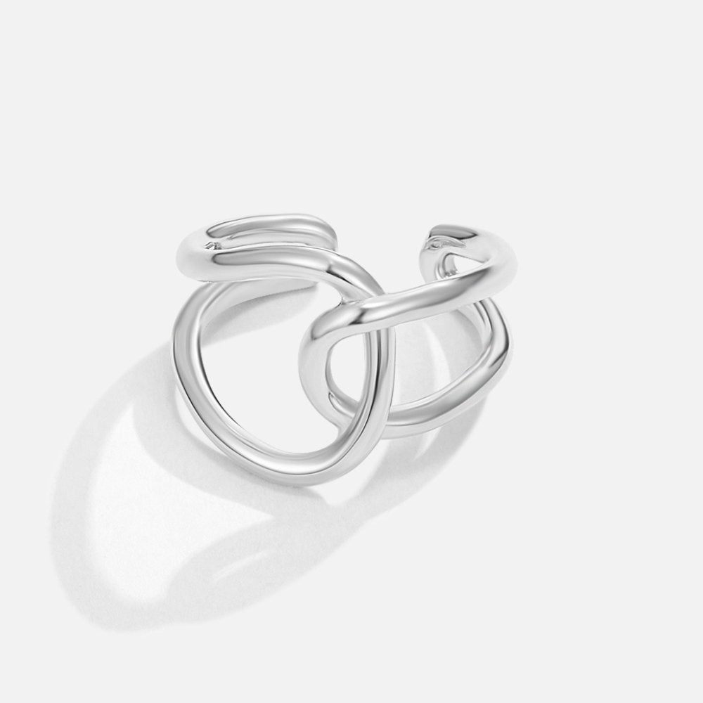 Elegant sølvring med raffineret design
