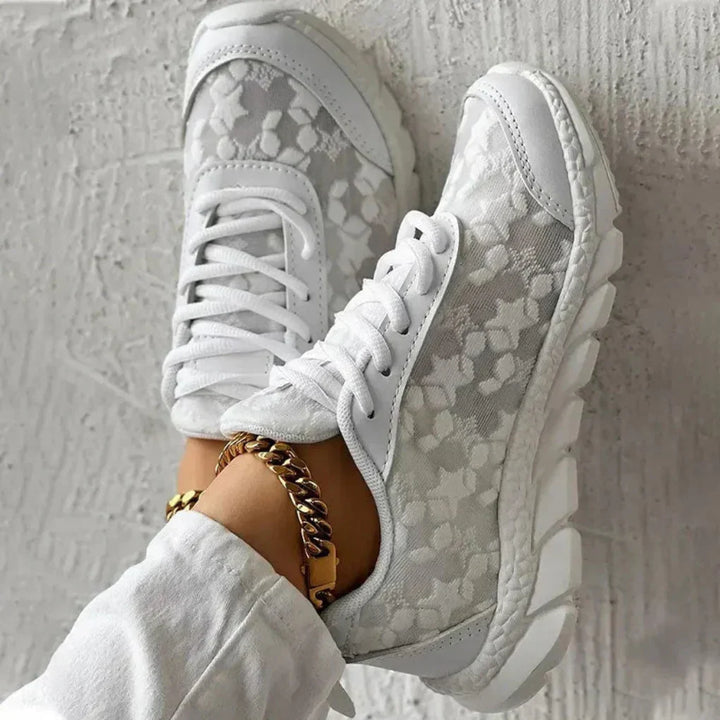 Åndbare sneakers med stjernemønster og snørebånd til kvinder