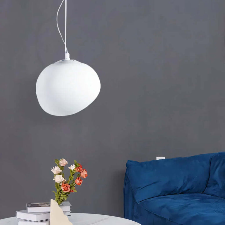Pendellampe i hvid sten - moderne og minimalistisk