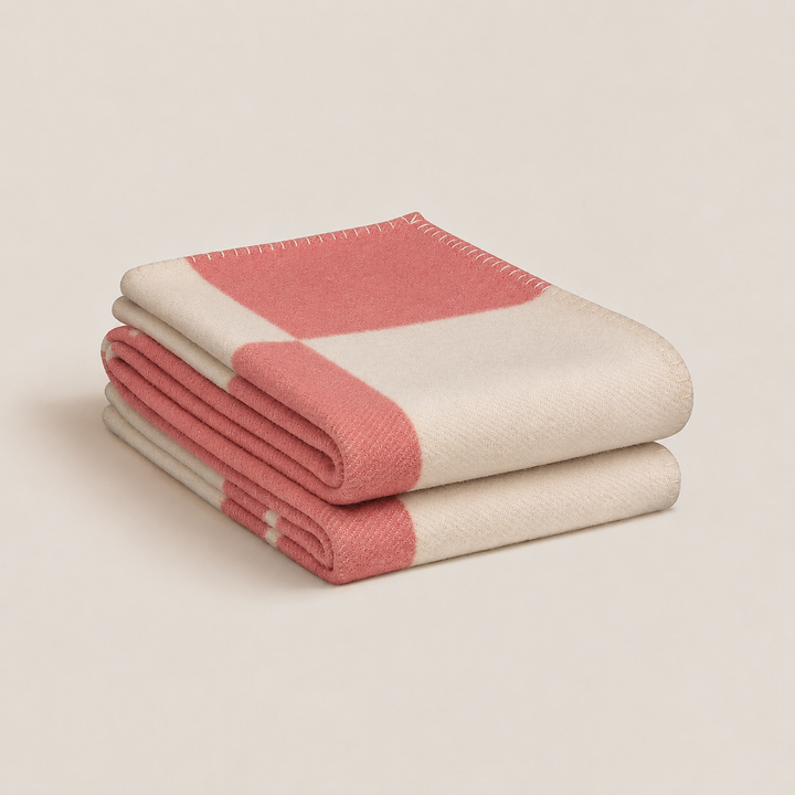 Elegant tæppe i uld og cashmere til et luksuriøst hjem