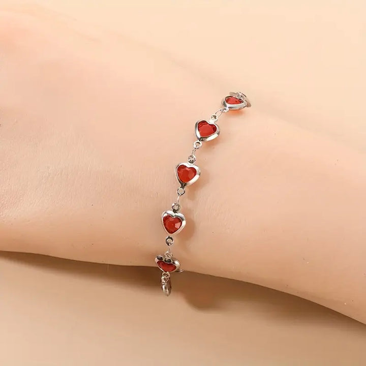 Elegant armbånd i hvidguld med raffinerede detaljer